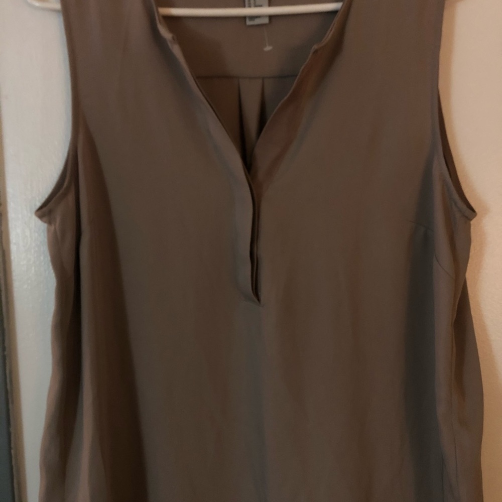 H & M SLEEVELESS V- NECK BLOUSE